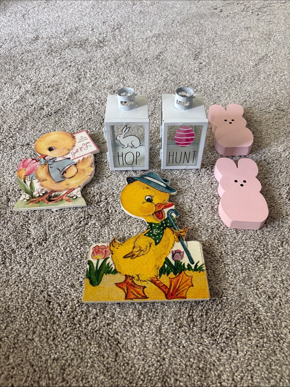 EUC Easter decor lot